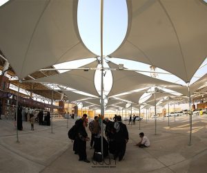 استراحت زائران حرم امام حسین زیر سایبان کششی