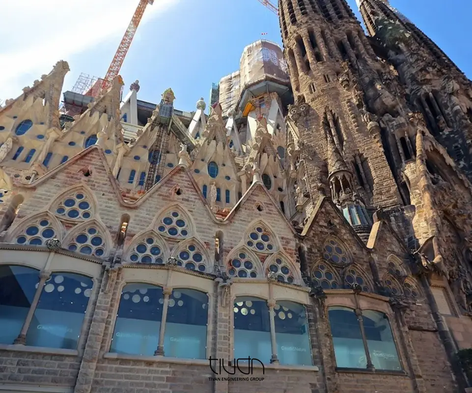 آثار معروف آنتونی گائودی