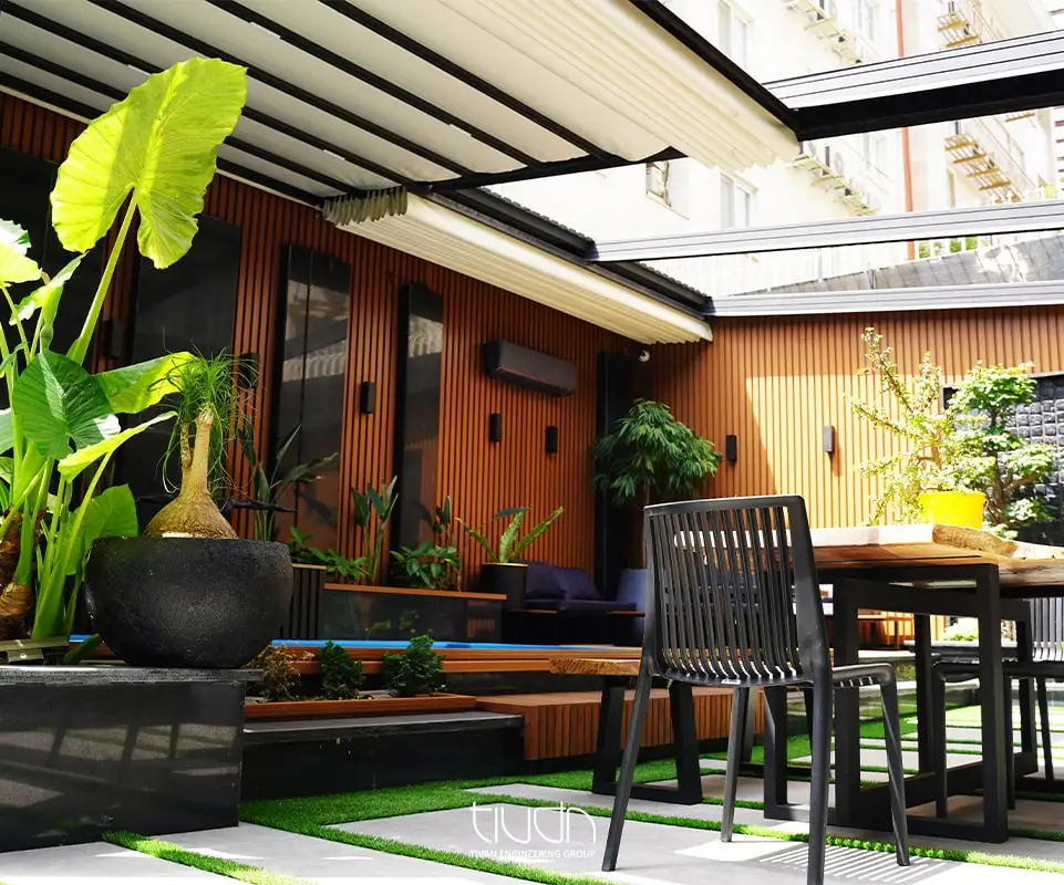 سقف متحرک در حیاط